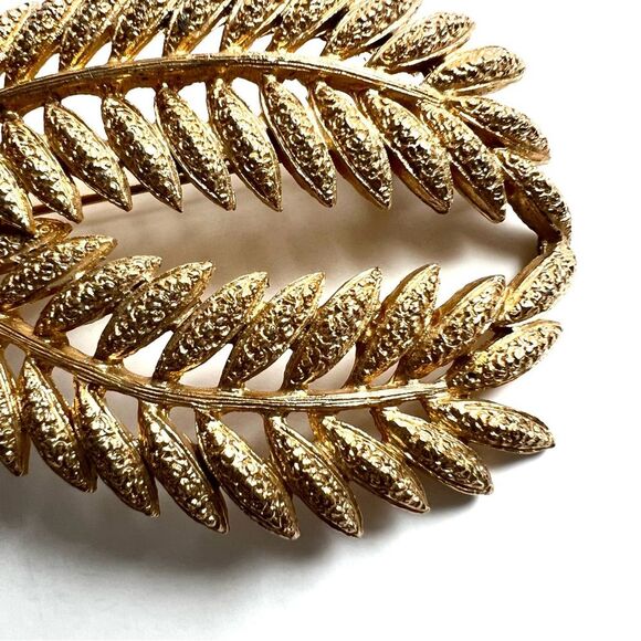 Vintage Retro Dual Gold Tone Textured Leaf Brooch Pin - Picture 5 of 9
